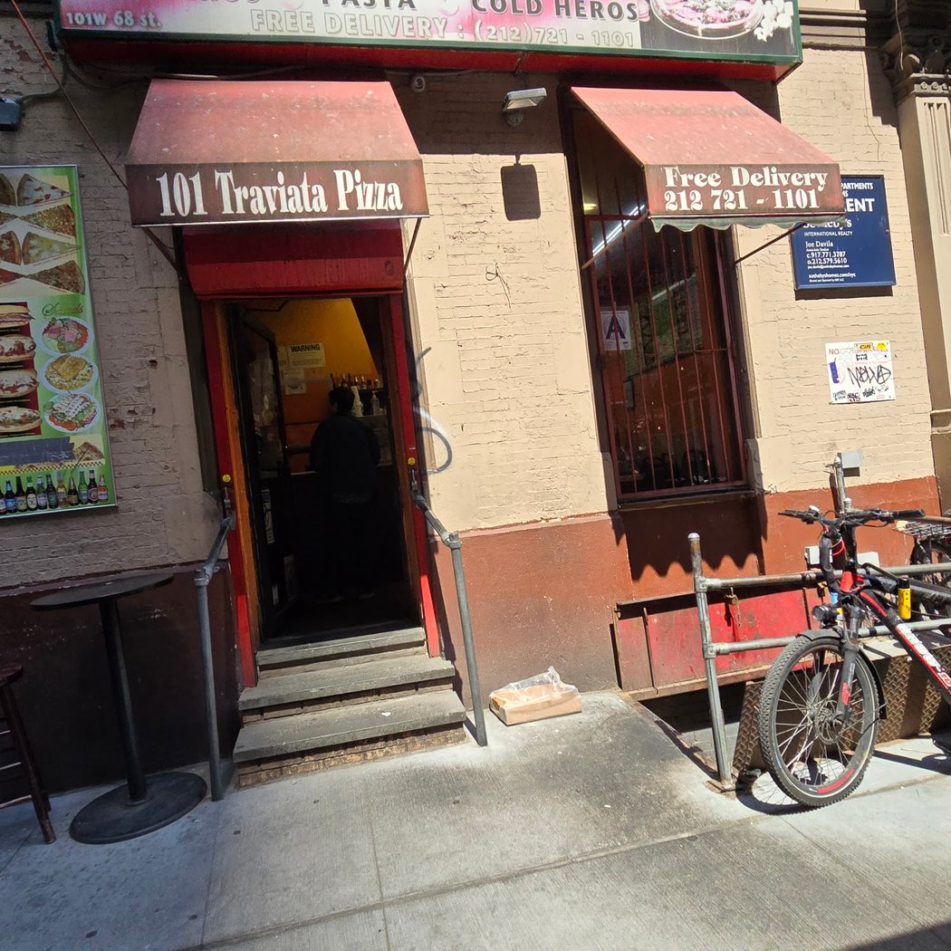 La Traviata Pizzeria 5