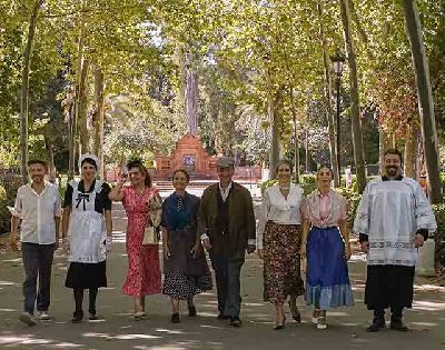 Soñó Sevilla... bajo las estrellas en la plaza de América