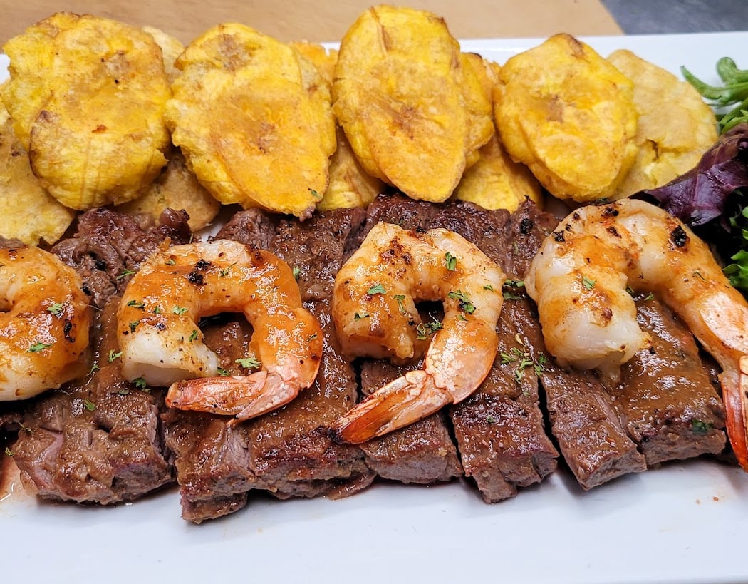 Lugo Lounge & Restaurant 3