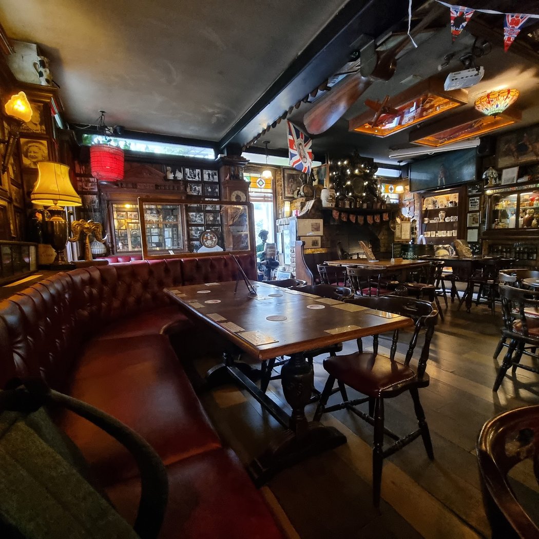 The Heron Bar & Thai Restaurant 3