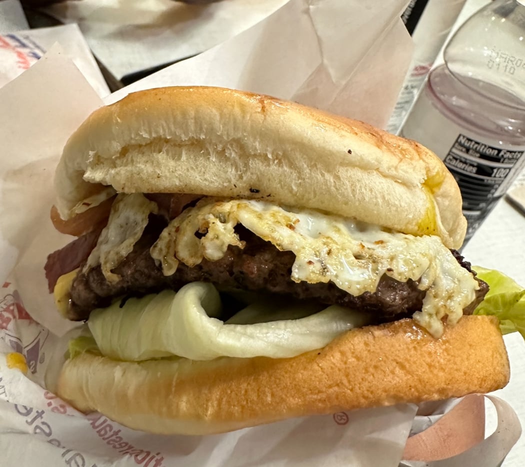 Nation's Giant Hamburgers & Great Pies 3