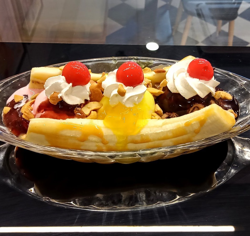 Polar Bear Ice Cream Sundaes - Hoodi 1