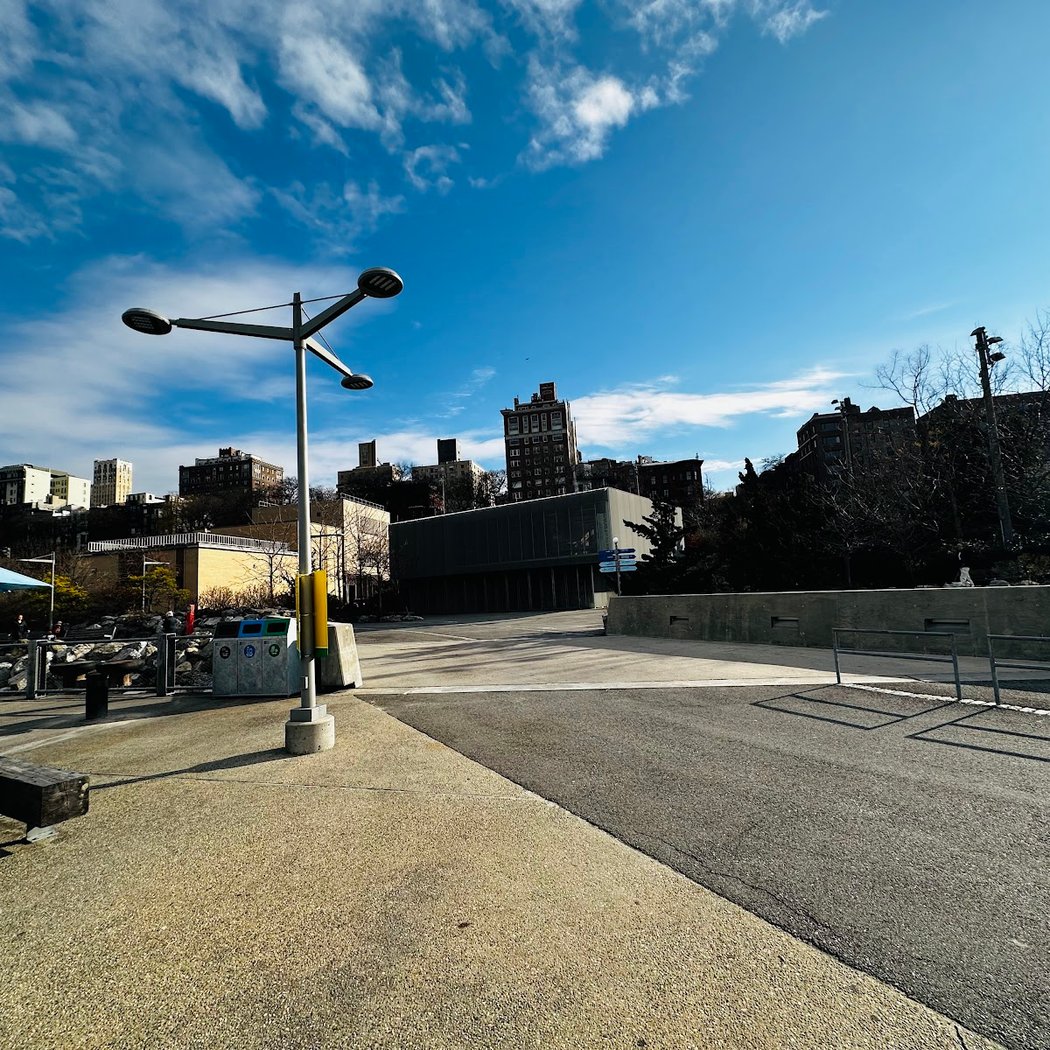 Brooklyn Bridge Park Visitor Center 2