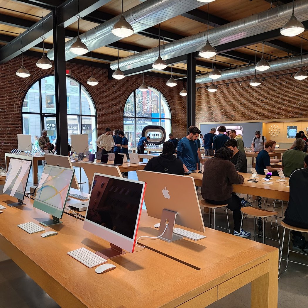 Apple Williamsburg 2