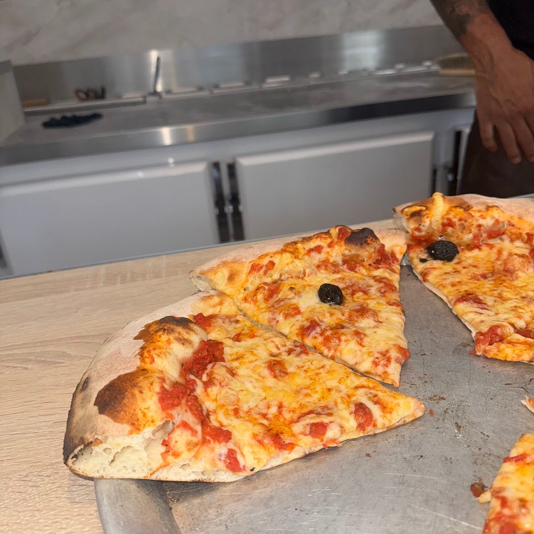 M Le Camion Pizza 2