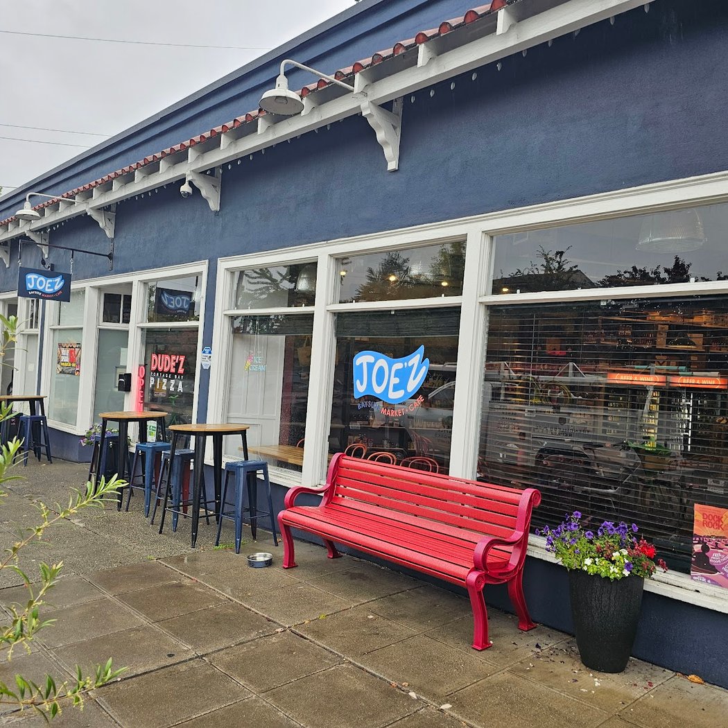 Joe'z Bayside Market and Cafe