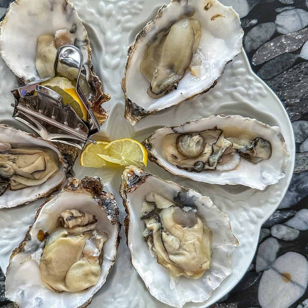 Tuesday Night Raw Oyster Bar 3