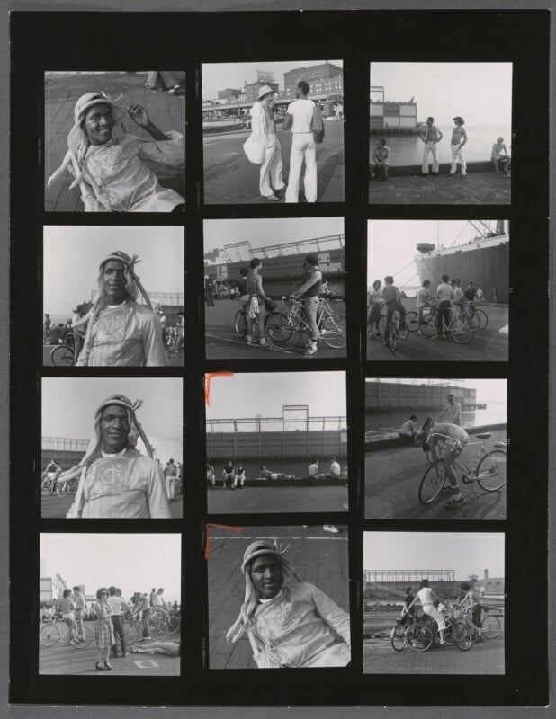 Hujar: Contact