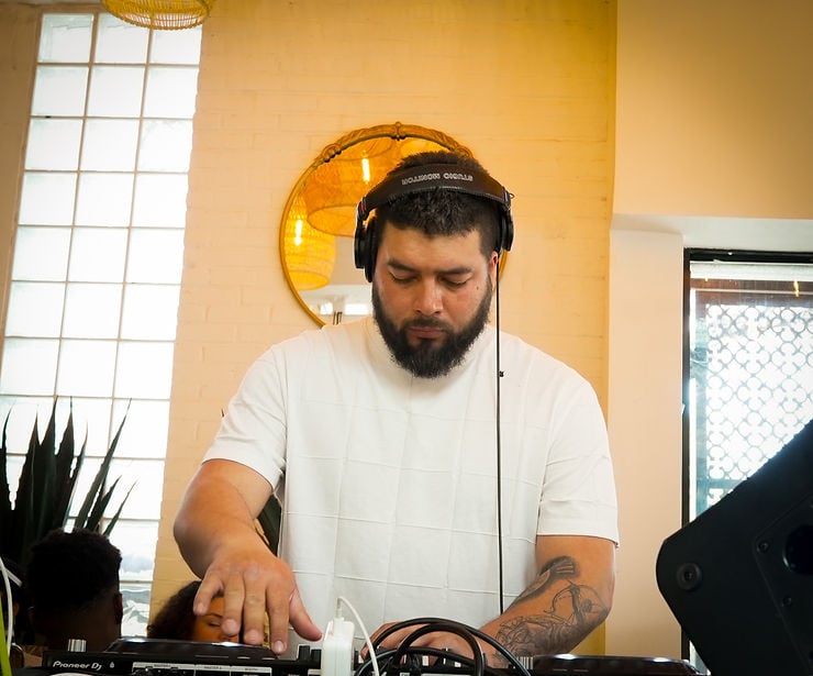 Weekend Brunch with Live DJs 1
