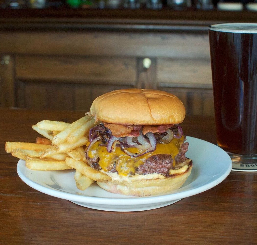 two8two Bar & Burger 1
