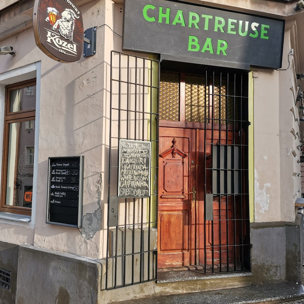Chartreuse bar 2