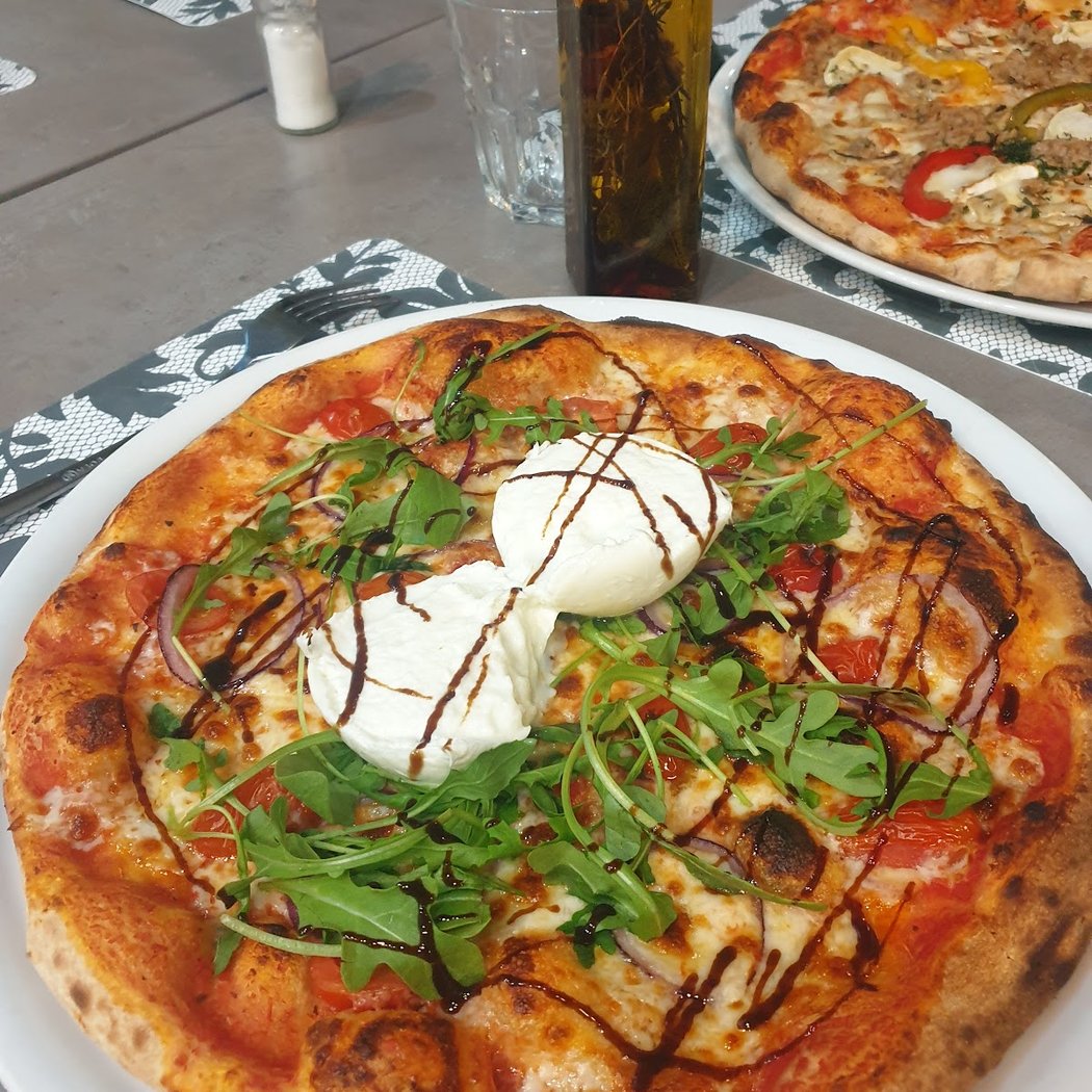 Di Napoli pizza 1