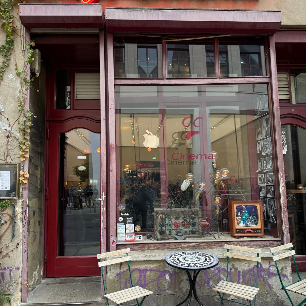 Café Cinema 2