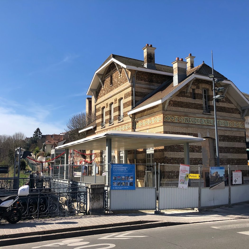 Val Fleury train station 2