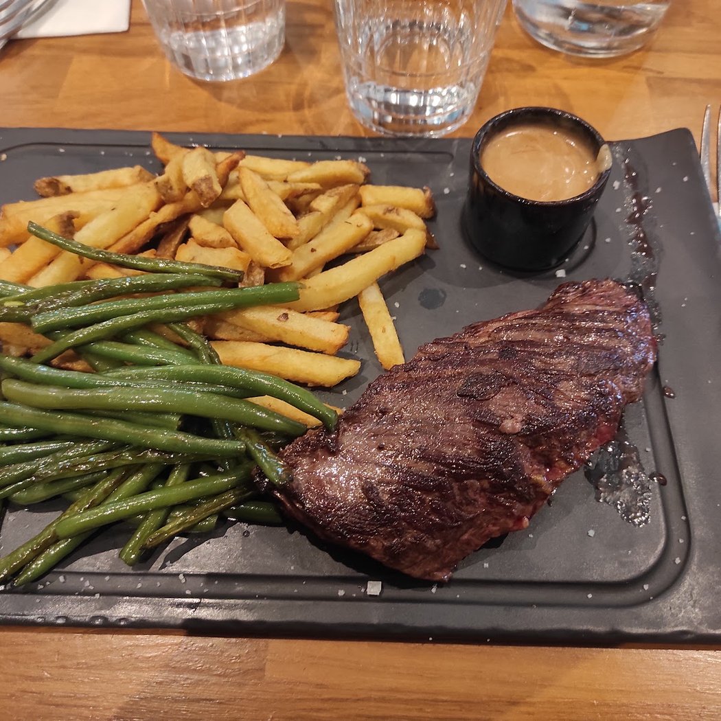Tom Brasserie 3