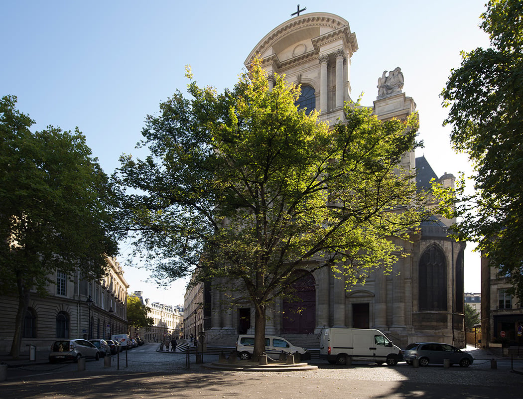 Stèle en mémoire des victimes blessées et assassinées des attentats du 13 NOVEMBRE 2015 3