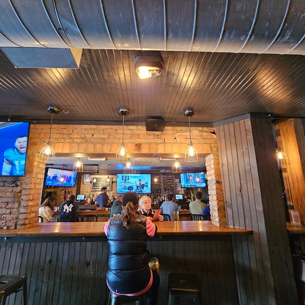 LakeHouse Pub 3