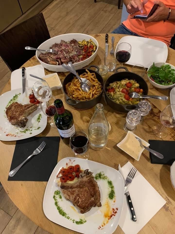 LES PIEDS SOUS LA TABLE 3