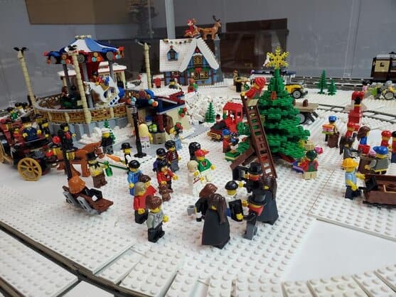 Free LEGO Mini-Winter Wonderland 1