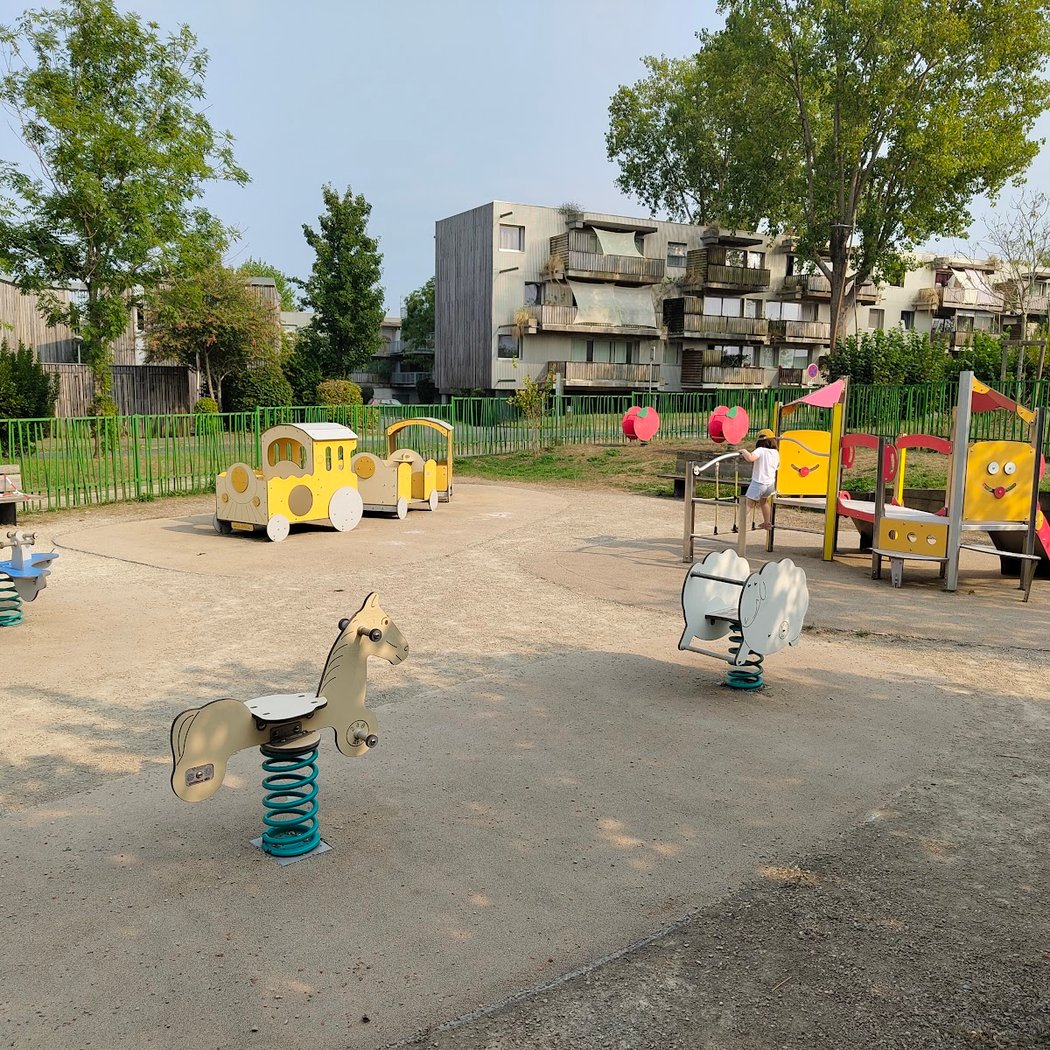 Aire de jeux pour enfants du Sequé 3