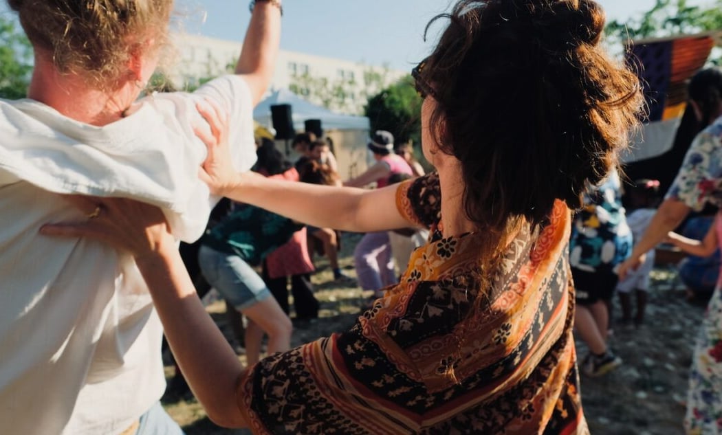 Atelier chorégraphique autour du spectacle Chansons mouillées avec Nina Santes 1