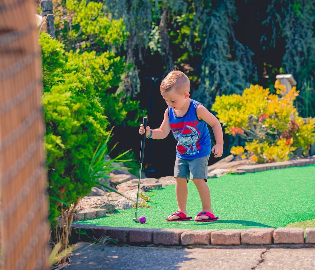 Thundering Surf Adventure Golf 1