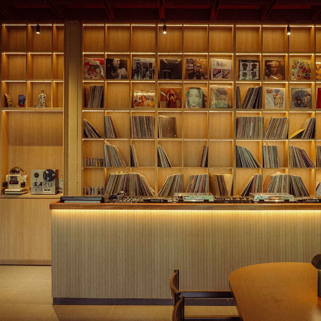 Middle Room | Listening Room 1