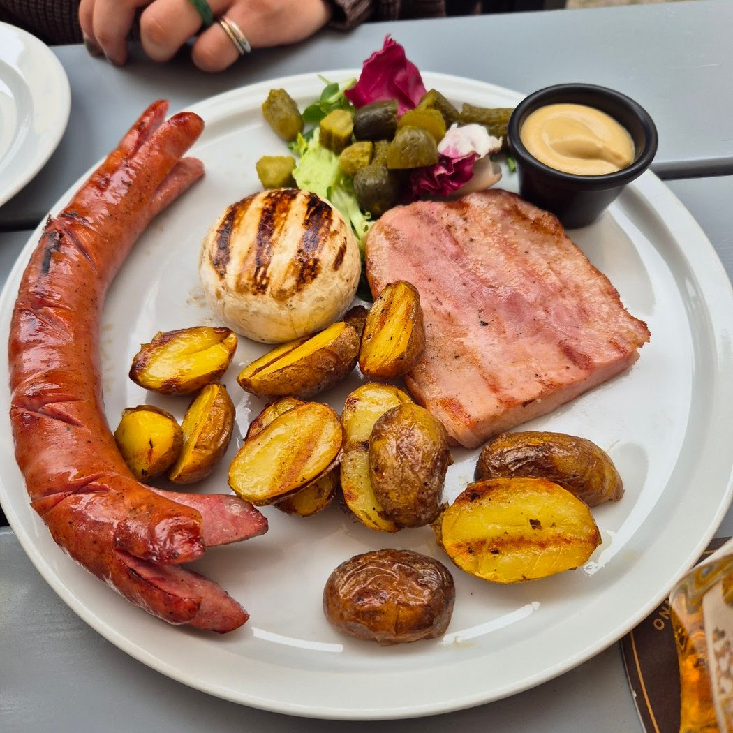 CP1 Café & Wine bar 1