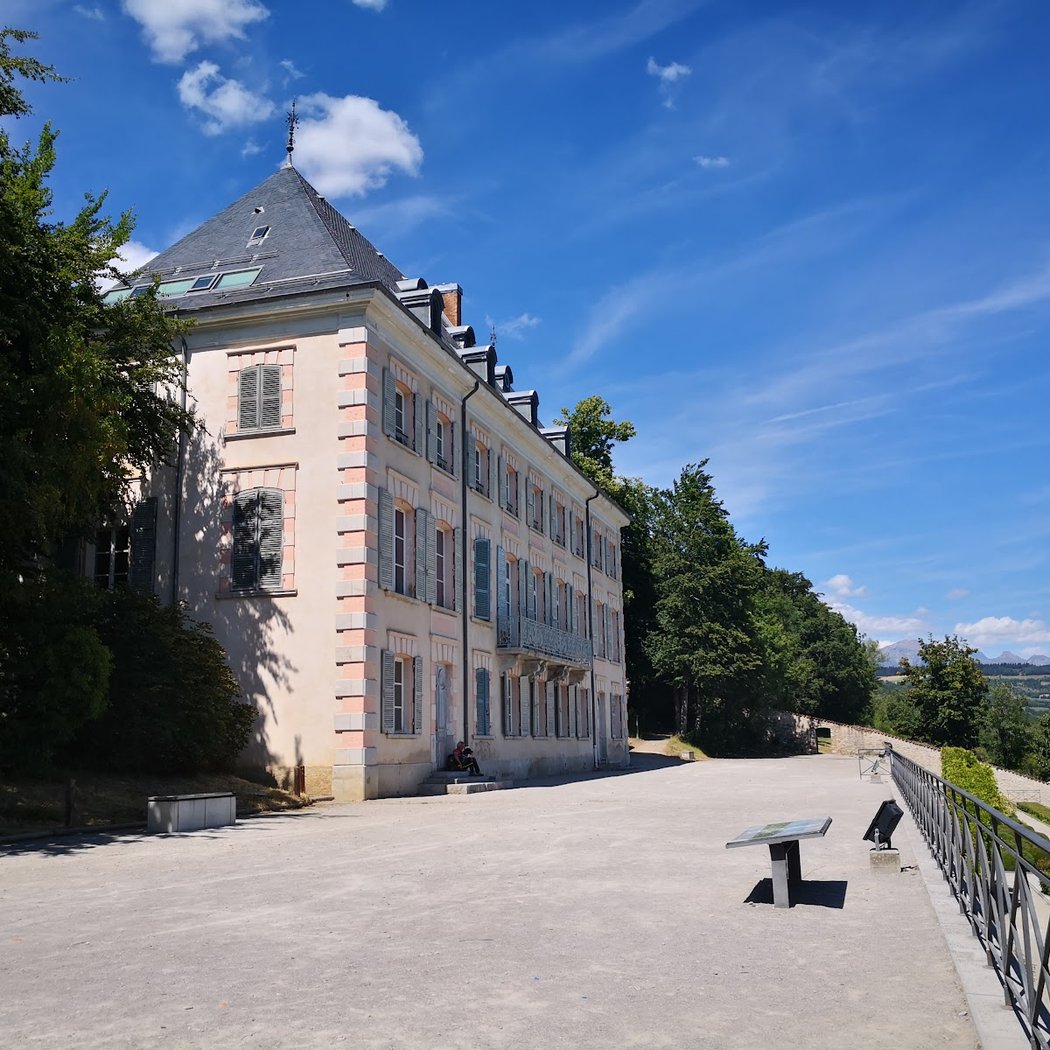 Parking domaine de Charance 3