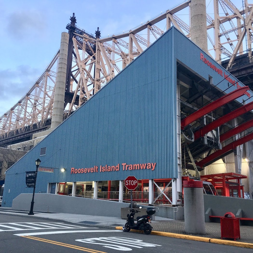 E Main St/Roosevelt Island Tram 2