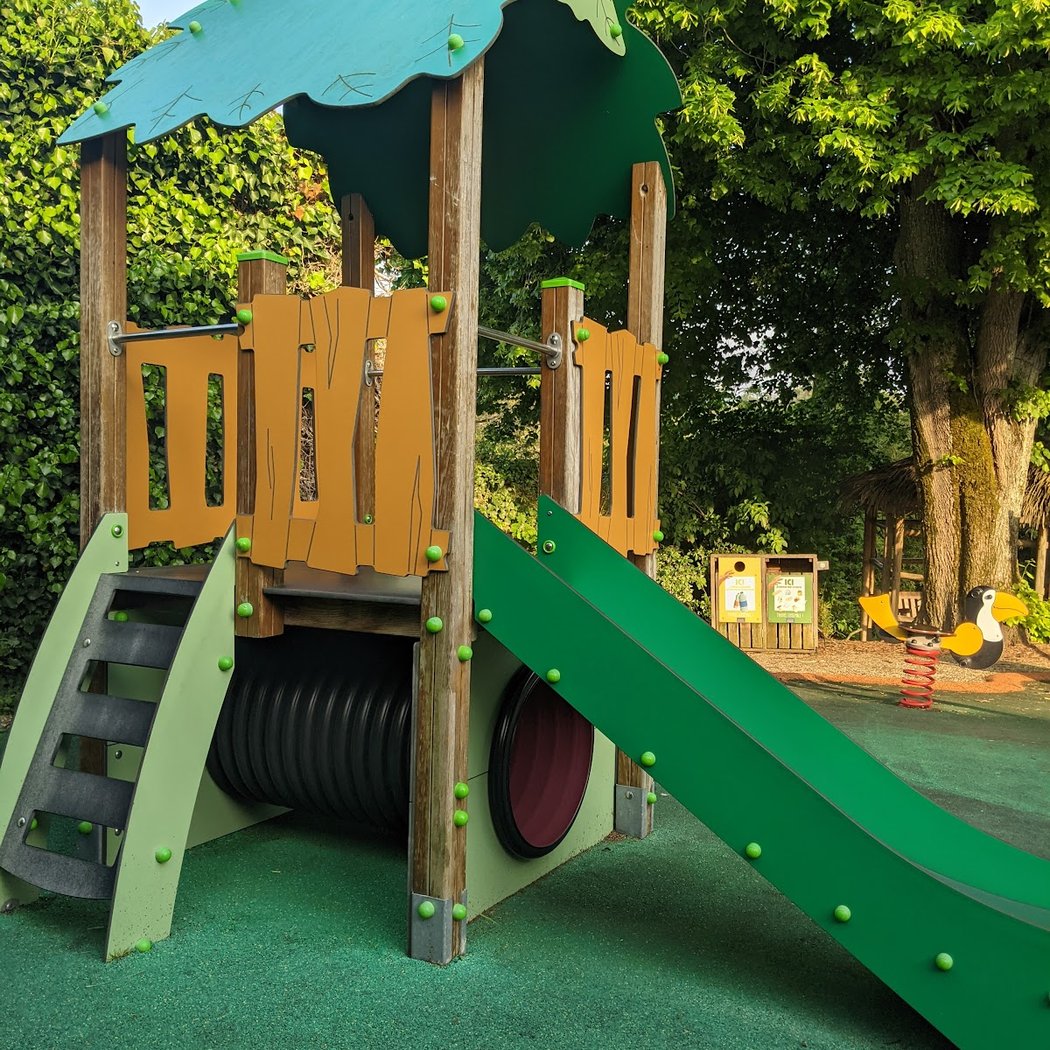 Aire de jeux • 1-8 ans 1