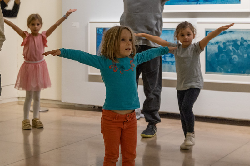 Visite dansée en famille 1