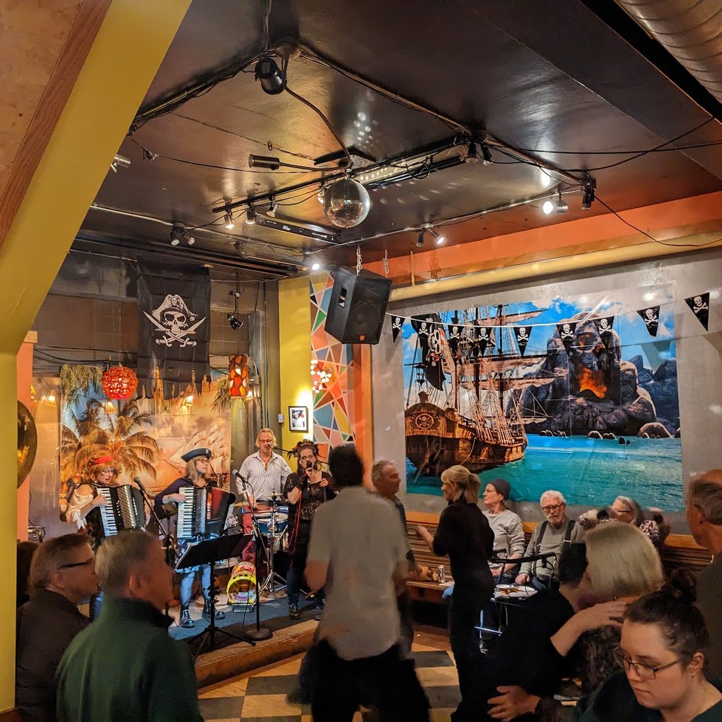 Live Music at Art Bar 1