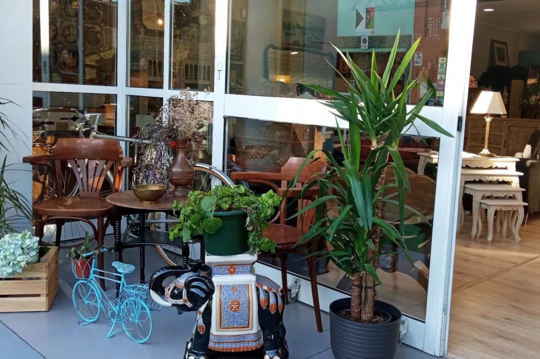 Sequoia Muebles Antigüedades 2
