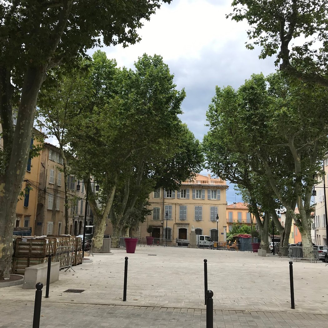 Place Saint-Pierre 2