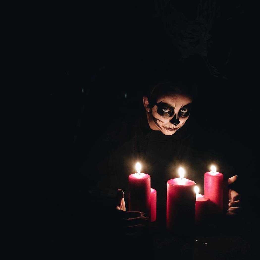 Escape Room Contact 1