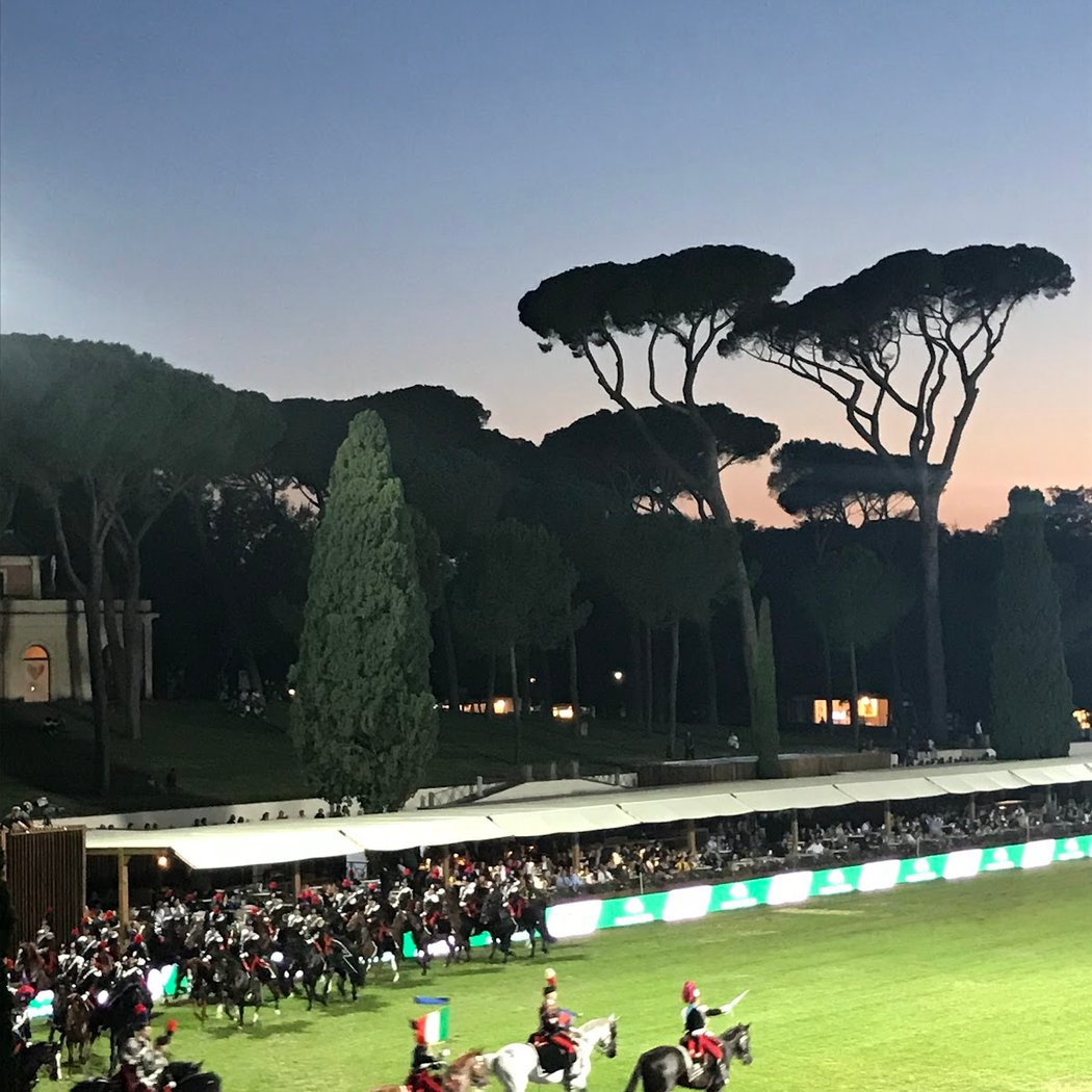 Piazza di Siena 2