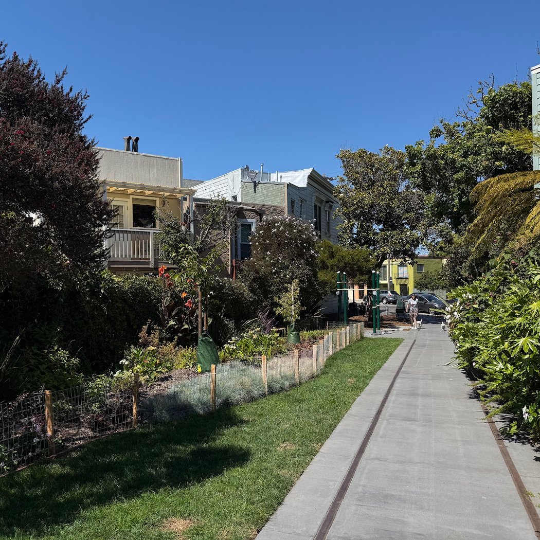 Juri Commons Park 1