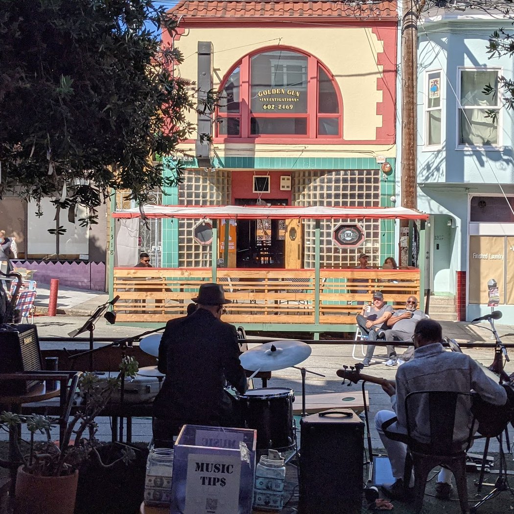 Blooms Saloon 3