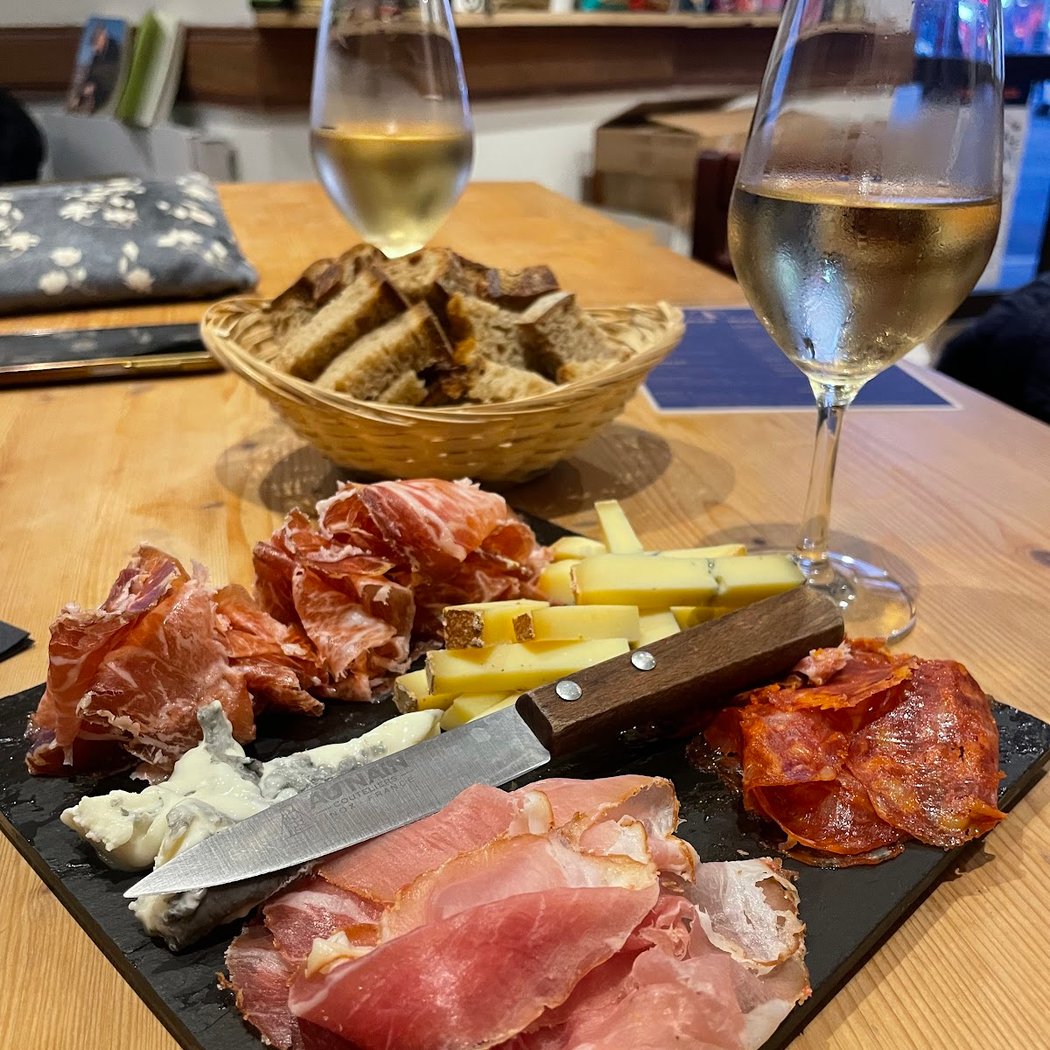 L'Enquiquilleur Caviste Bar à vin 1