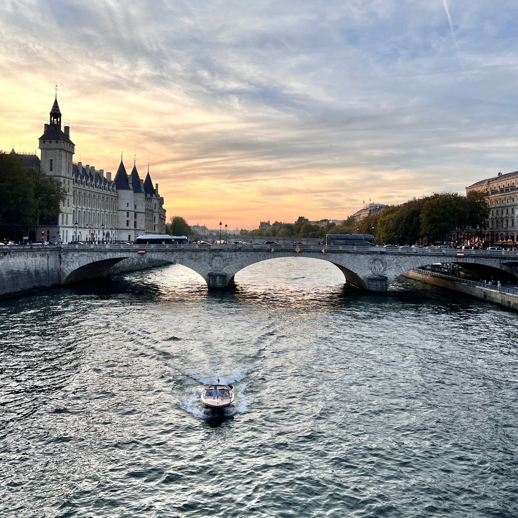 Place du Châtelet & Pont au Change 1