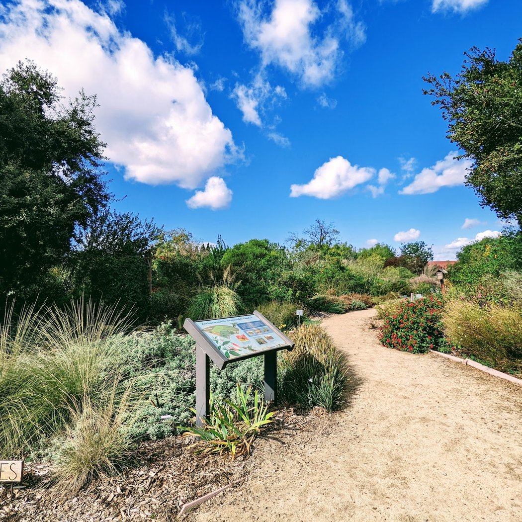 Quarry Lakes Demonstration Garden 1