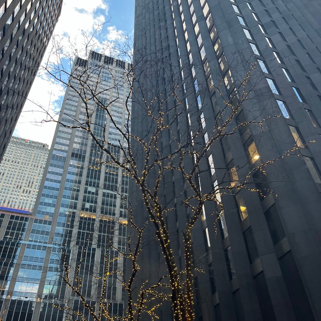 Urban Plaza 1