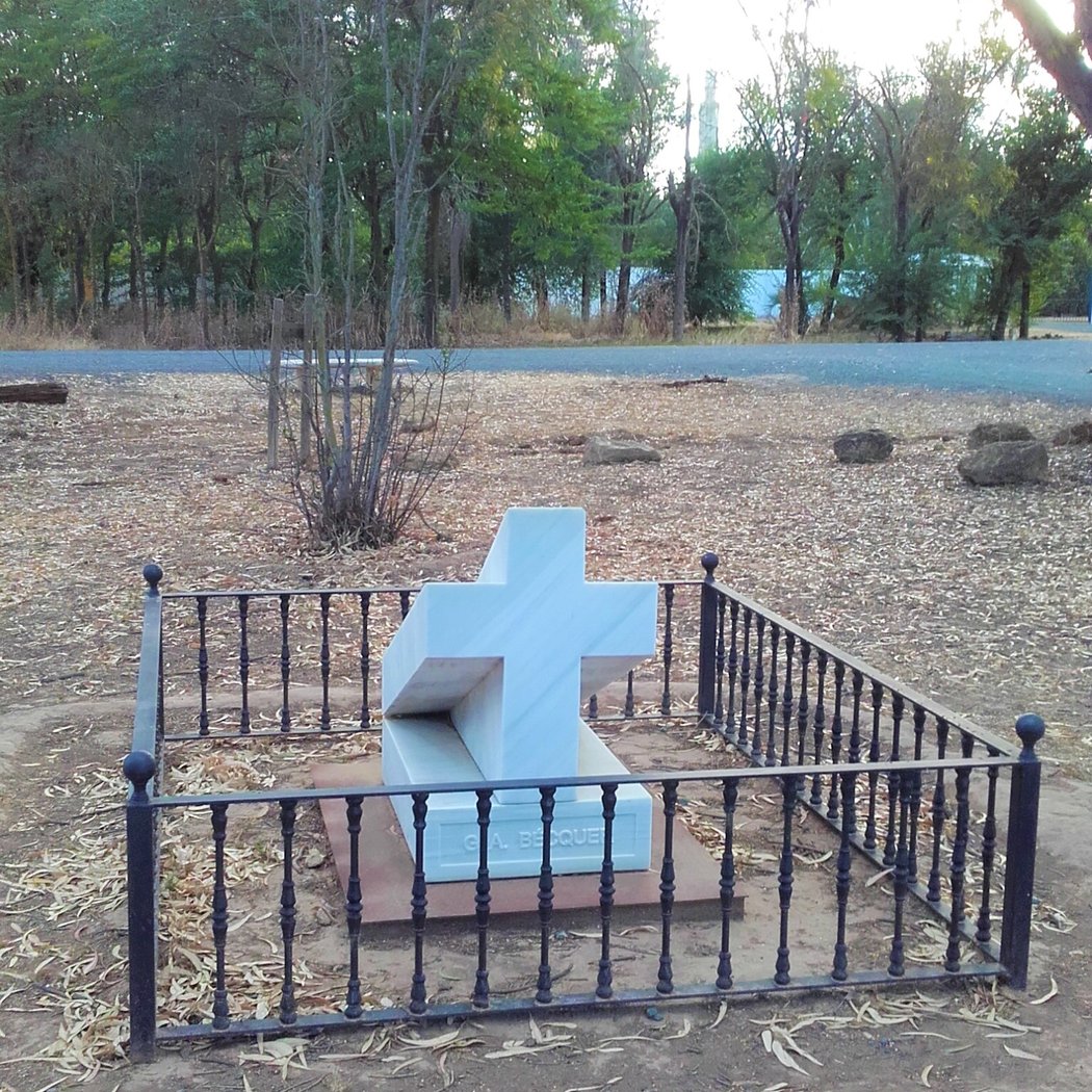 Cruz de Bécquer 3