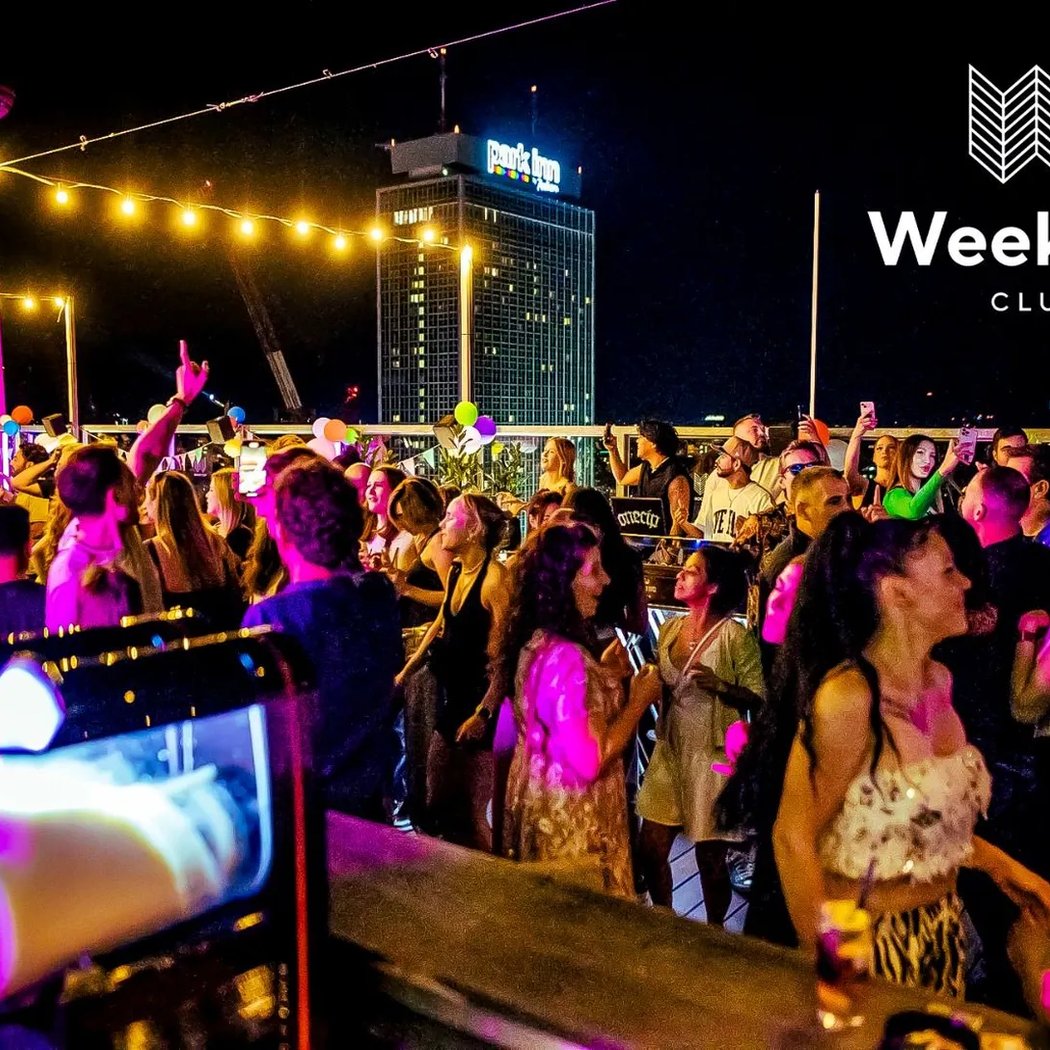 Weekend Club 1