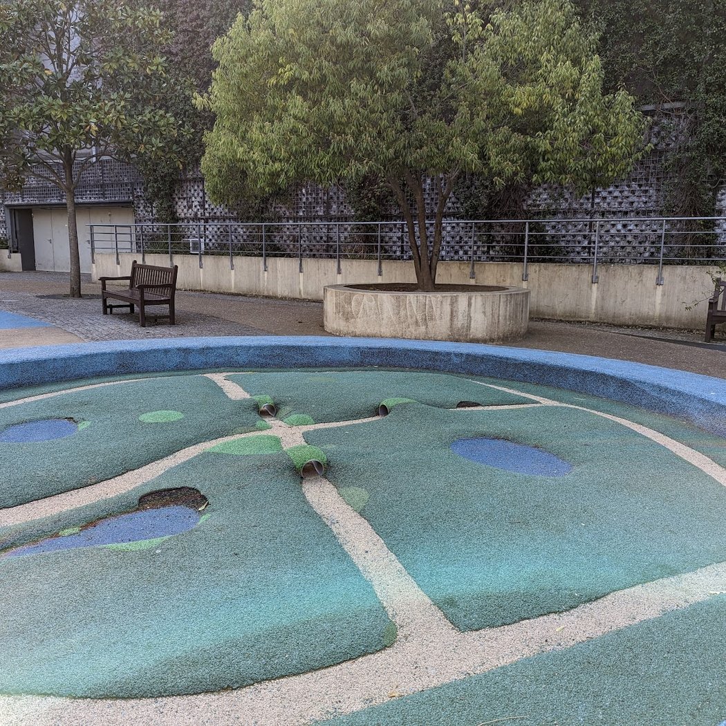 Henri Barbusse Playground 3