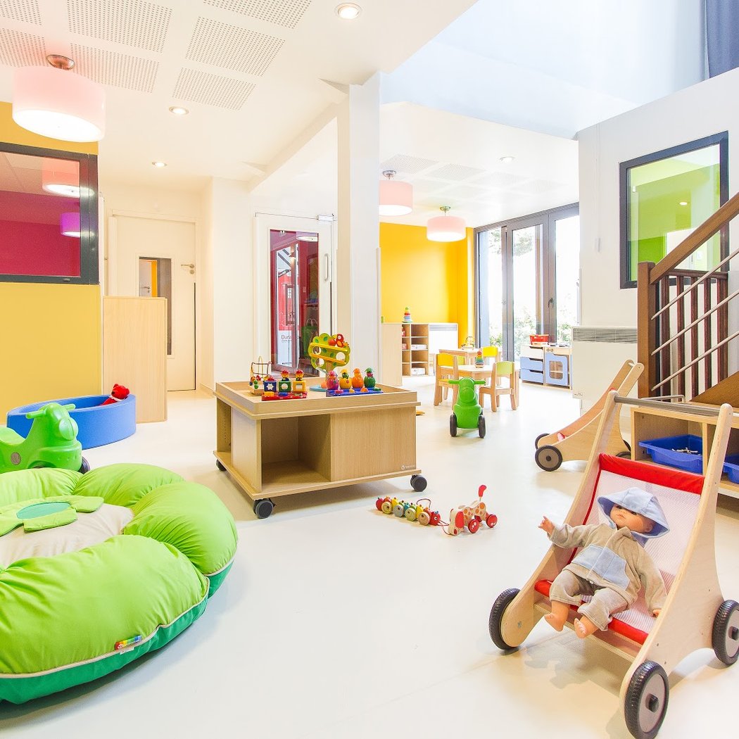 Micro Nursery Montessori Clos Montholon - La Maison Bleue 1