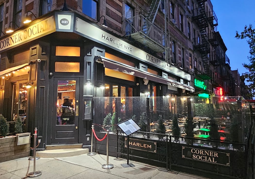 Corner Social 4