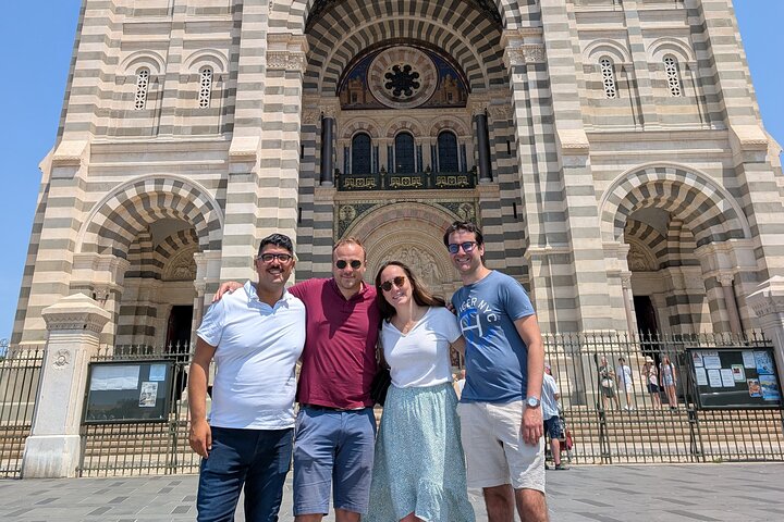 Diving in Authentic Marseille with a local