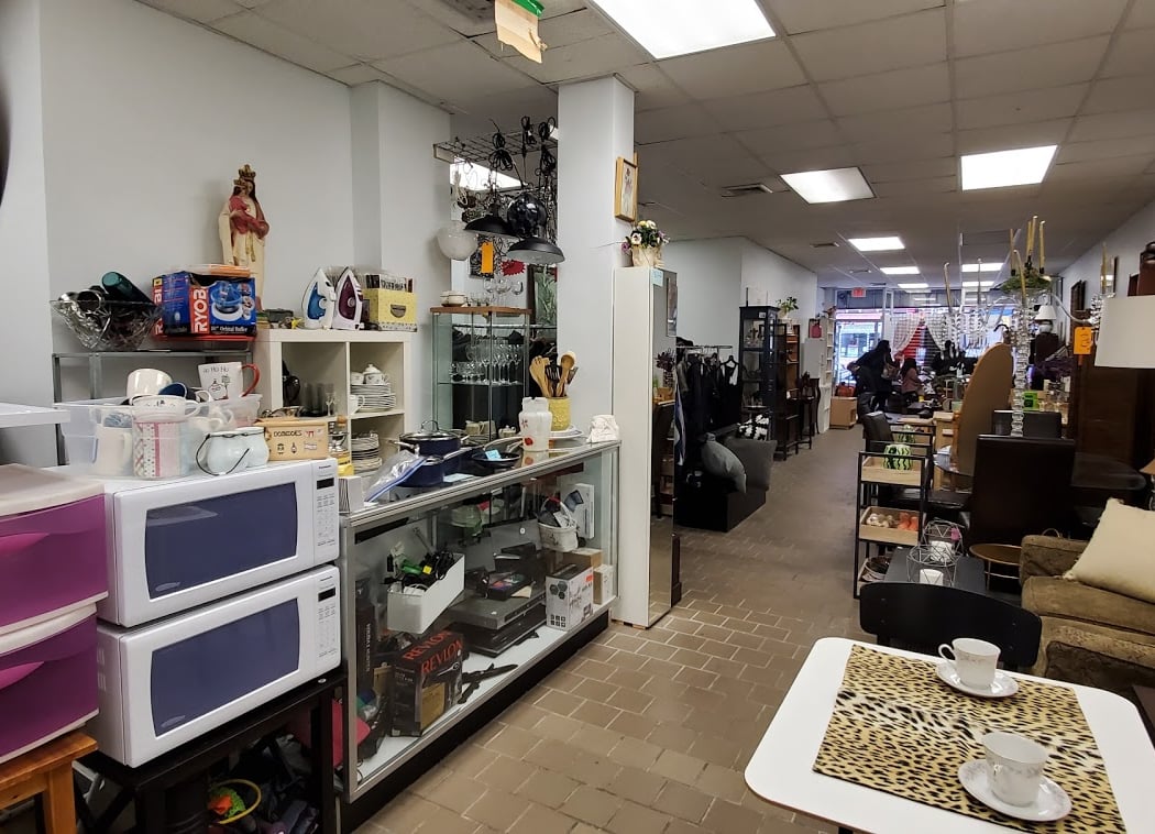 El Barrio Thrift Store 5